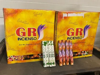 Ca. 600x Pakjes wierrook – kavel bij Onlineveilingmeester, Gramsbergen