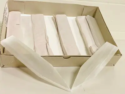 8x Seleniet speerpunten – kavel bij Onlineveilingmeester, Gramsbergen