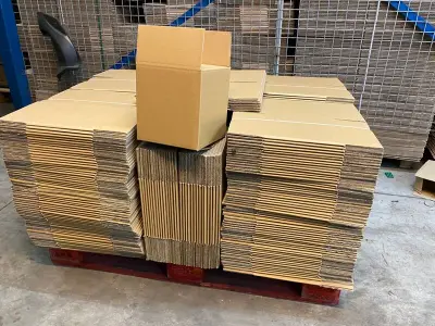 Ca. 300x Verzenddozen, dubbelgolf, bruin, 22x22x24cm – kavel bij Onlineveilingmeester, Gramsbergen