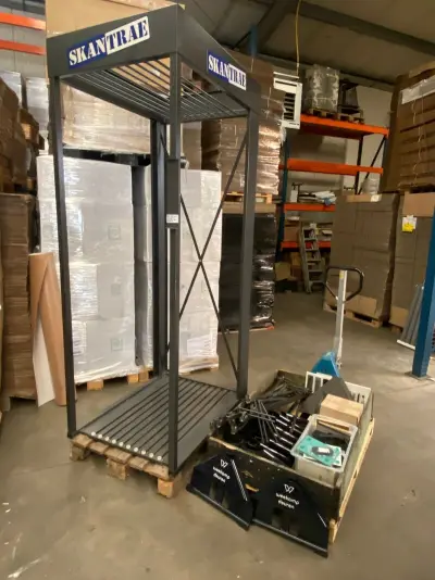 Displayrack voor deuren en deursteunen – kavel bij Onlineveilingmeester, Gramsbergen