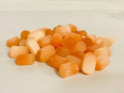Ca. 50x Seleniet getrommelde stukjes, Oranje – kavel bij Onlineveilingmeester, Gramsbergen