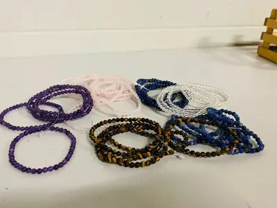 Ca. 30x Kogelarmband dames, divers, 4mm – kavel bij Onlineveilingmeester, Gramsbergen