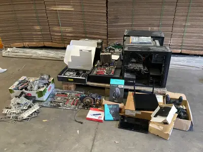Verzameling computeronderdelen – kavel bij Onlineveilingmeester, Gramsbergen