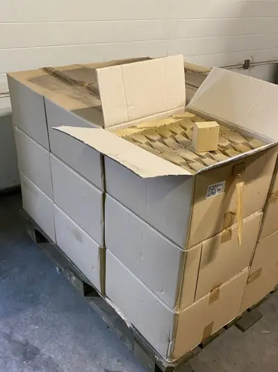 Ca. 9600x Autolockdoosjes ideaal voor kleine spullen, bruin – kavel bij Onlineveilingmeester, Gramsbergen