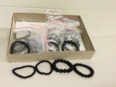 Ca. 20x Shungiet kogelarmbanden – kavel bij Onlineveilingmeester, Gramsbergen