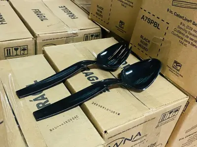 Ca. 5760x Stuks luxe grote serveervorken en lepels, zwart – kavel bij Onlineveilingmeester, Gramsbergen