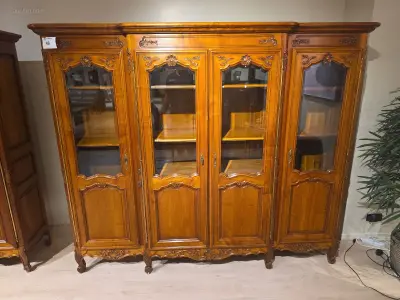 Wandkast – kavel bij Auctim, Gembloux