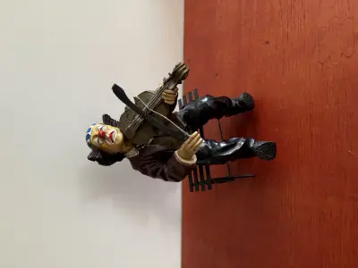 Clown met viool kunststof – kavel bij GSD Auctions, Zoeterwoude