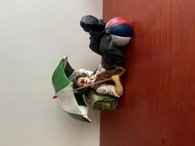 Clown met paraplu kunststof – kavel bij GSD Auctions, Zoeterwoude