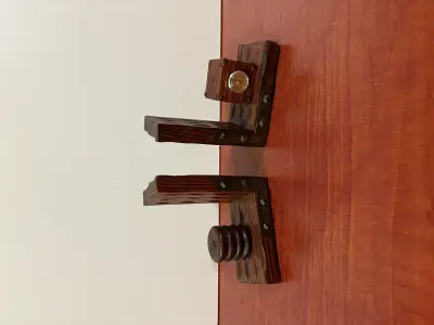 Houten boekensteun met thermometer – kavel bij GSD Auctions, Zoeterwoude