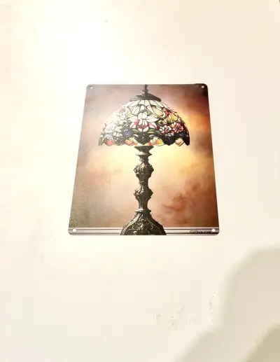 Tiffany lamp als Metalen muurplaat – kavel bij GSD Auctions, Zoeterwoude
