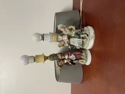 2 kleine tafellamp met lampenkapen van Duitse fabriek – kavel bij GSD Auctions, Zoeterwoude