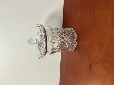 Een Waterford Crysat koekjespot met deksel "biscuit barrel" – kavel bij GSD Auctions, Zoeterwoude