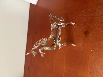 Decoratieve glazen sculptuur van een paard – kavel bij GSD Auctions, Zoeterwoude