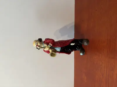 Clown die saxofoon speelt verzamel stuk – kavel bij GSD Auctions, Zoeterwoude