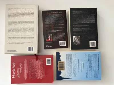 Boeken 5 stuks (verschillende romancen) – kavel bij GSD Auctions, Zoeterwoude