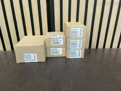 Partij RVS Spaanplaatschroeven 5x70 & 6x45 – 6 Dozen – kavel bij XL Auctions