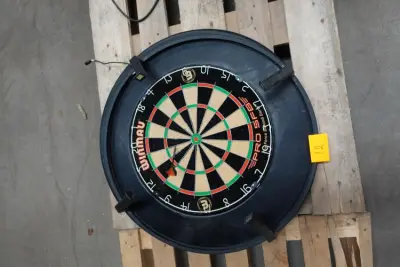 Dartsbord – kavel bij Openbare Verkopen, Wielsbeke