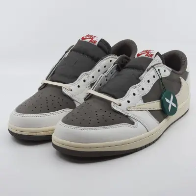 Paar schoenen, maat 44, Nike, Air Jordan DM7866-162 – kavel bij Domeinen Roerende Zaken, Groningen