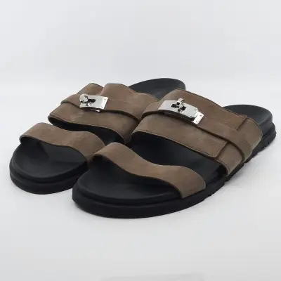 Paar sandalen, maat 44, Hermès – kavel bij Domeinen Roerende Zaken, Groningen