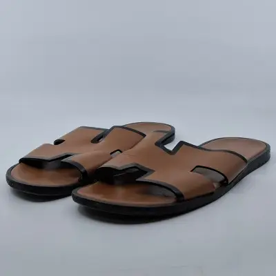 Paar slippers, maat, Hermès, 201486Z11 – kavel bij Domeinen Roerende Zaken, Groningen