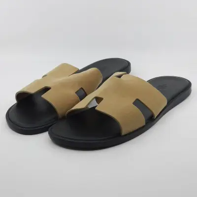 Paar slippers, maat 45, Hermès – kavel bij Domeinen Roerende Zaken, Groningen