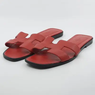 Paar slippers, maat 39 1/2, Hermès – kavel bij Domeinen Roerende Zaken, Groningen