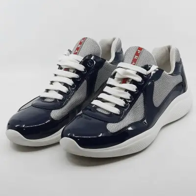 Paar schoenen, maat 9, Prada – kavel bij Domeinen Roerende Zaken, Groningen