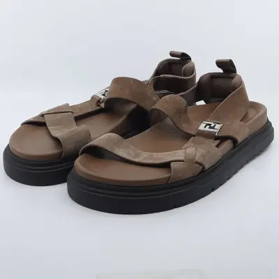 Paar sandalen, maat 10, Fendi – kavel bij Domeinen Roerende Zaken, Groningen