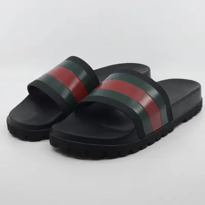 Paar slippers, maat 10, Gucci – kavel bij Domeinen Roerende Zaken, Groningen