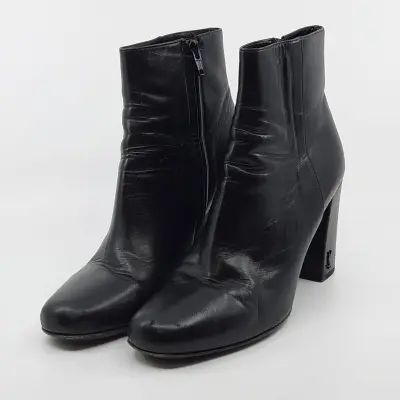 Paar laarsjes, maat 38 1/2, Saint Laurent – kavel bij Domeinen Roerende Zaken, Groningen