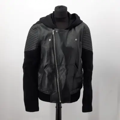 Jas, maat S, Givenchy – kavel bij Domeinen Roerende Zaken, Groningen
