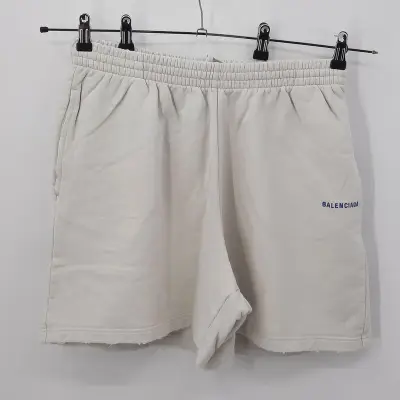Korte broek, maat M, Balenciaga – kavel bij Domeinen Roerende Zaken, Groningen