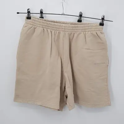 Korte broek, maat M, Balenciaga – kavel bij Domeinen Roerende Zaken, Groningen