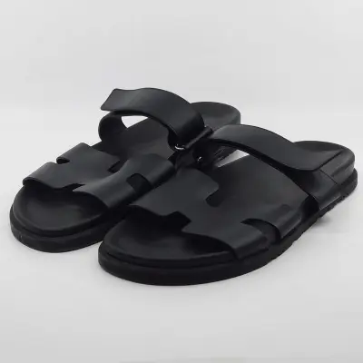 Paar sandalen, Hermès – kavel bij Domeinen Roerende Zaken, Groningen