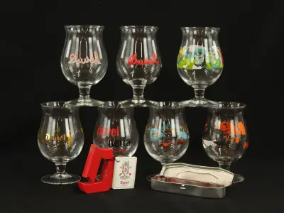 Set van 7 Duvel Art en special edition bierglazen met accessoires – kavel bij De Kringwinkel, Antwerpen