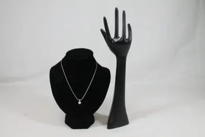 Zilverkleurige juwelenset (Ring en halsketting) – kavel bij De Kringwinkel, Brecht