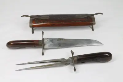 Traditioneel handgesneden vleesmes en trincheerset – kavel bij De Kringwinkel, Brecht