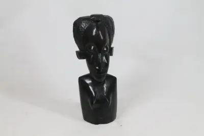 Handgesneden Afrikaans Bustebeeld – kavel bij De Kringwinkel, Brecht