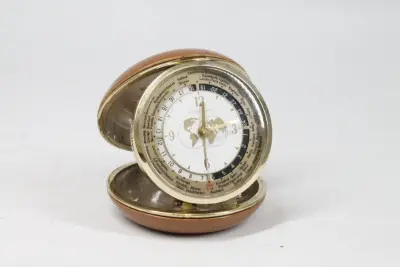 Vintage reiswekker 'Westclox' – kavel bij De Kringwinkel, Brecht