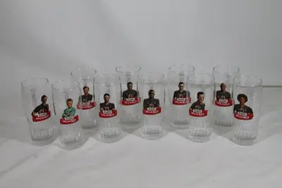 Set van 10 glazen met voetbalspelers en Jupiler logo – kavel bij De Kringwinkel, Brecht
