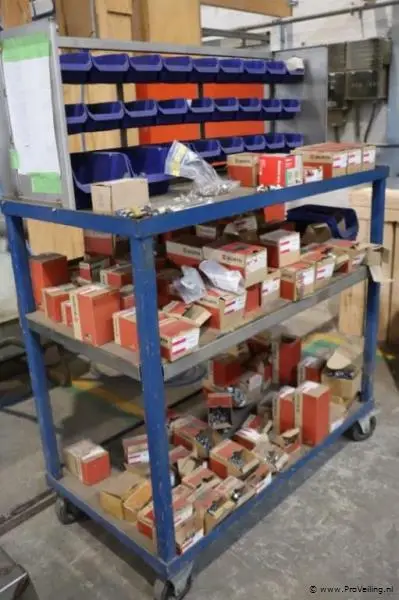 Magazijnwagen incl. bouten & moeren – kavel bij ProVeiling, Bolsward
