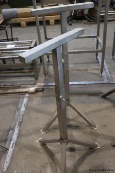 Metalen bokken - 2 stuks – kavel bij ProVeiling, Bolsward
