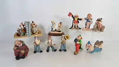 Set van 12 decoratieve clownfiguren van Cille Leonardo en Dame Hilda Von Ette – kavel bij De Kringwinkel, Turnhout