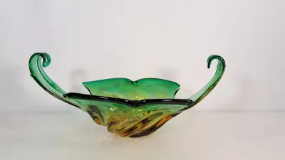 Decoratieve glazen schaal met groene en gele tinten – kavel bij De Kringwinkel, Turnhout