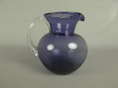 Blauwe glazen karaf met handvat – kavel bij De Kringwinkel, Diest