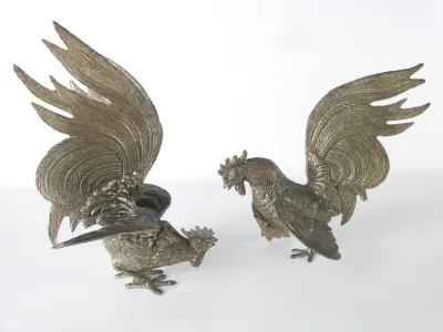 Set van 2 decoratieve metalen haan beelden – kavel bij De Kringwinkel, Heverlee
