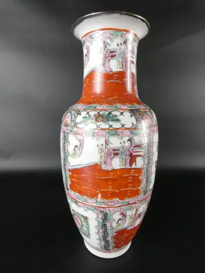 Chinese porseleinen vaas in Cantonese (Rose Medallion)-stijl – kavel bij De Kringwinkel, Heverlee