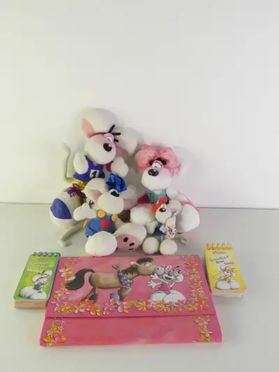 Diddl & Diddlina verzameling – 4 knuffels, quizboekjes en kleurrijke opbergmap – kavel bij De Kringwinkel, Heverlee
