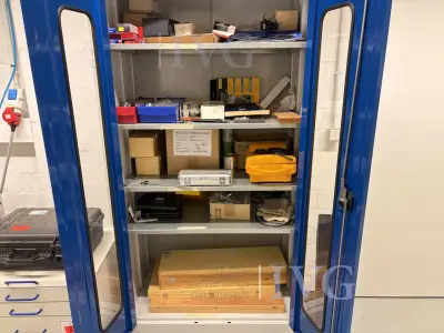 Schrank mit Messmittel FLUKE - HOLEX MegOhmMeter 1550B – kavel bij IVG, Luckenwalde